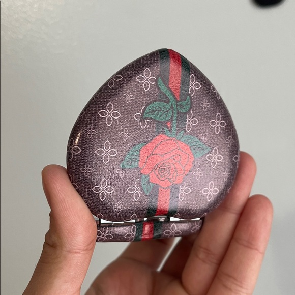 5/$25🎀 Heart-Shaped Compact Mirror with Red Rose Design - Picture 3 of 4